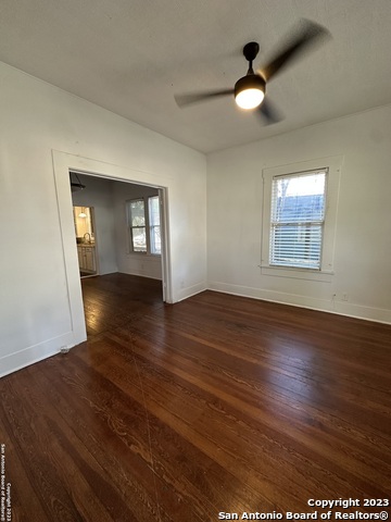 2246 E Houston St Property Photo 12
