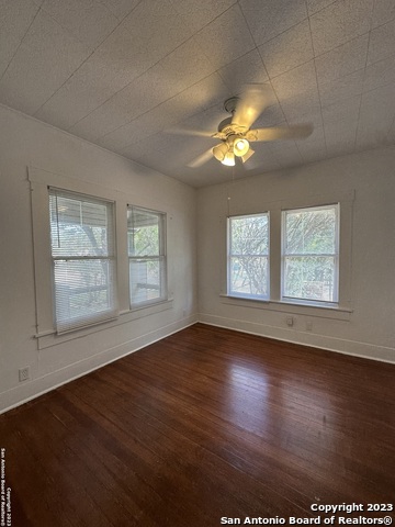 2246 E Houston St Property Photo 14