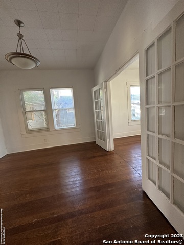 2246 E Houston St Property Photo 16