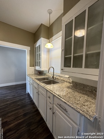 2246 E Houston St Property Photo 18