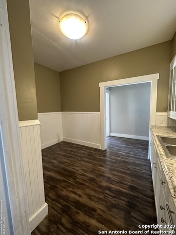 2246 E Houston St Property Photo 19