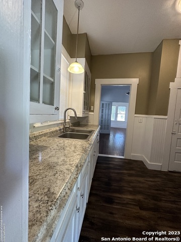 2246 E Houston St Property Photo 23