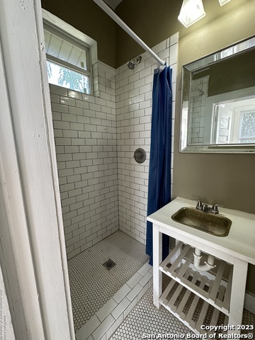 2246 E Houston St Property Photo 25
