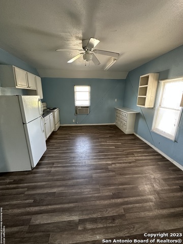 2246 E Houston St Property Photo 33