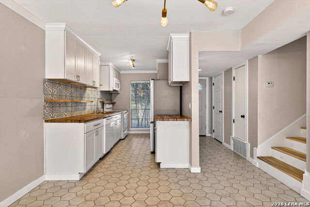 1045 Shook Avenue Property Photo 4