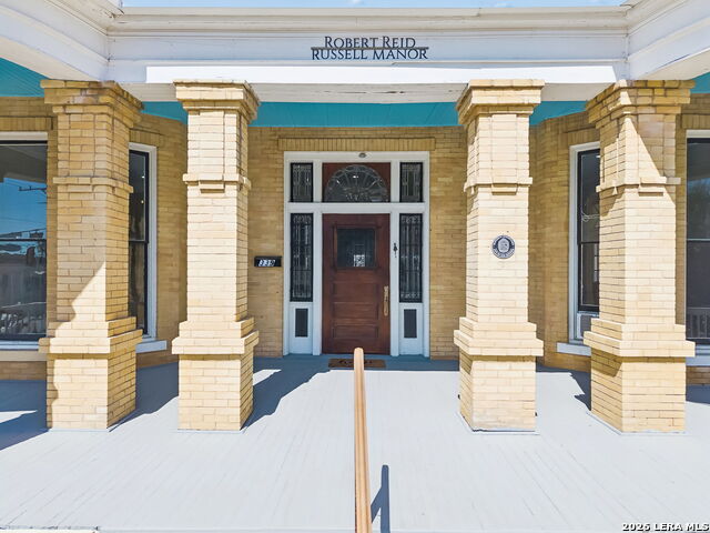 339 W Woodlawn Ave Property Photo 1