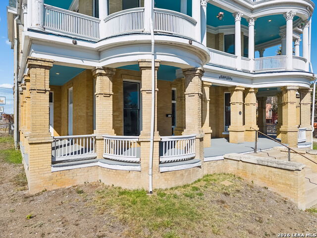 339 W Woodlawn Ave Property Photo 11