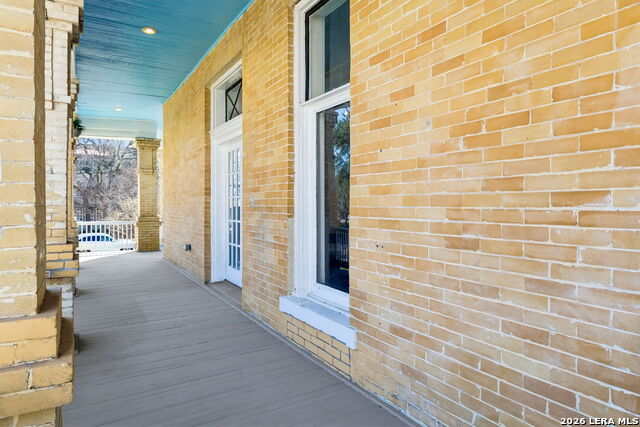 339 W Woodlawn Ave Property Photo 14