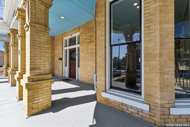 339 W Woodlawn Ave Property Photo 16