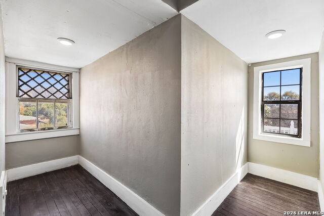 339 W Woodlawn Ave Property Photo 71