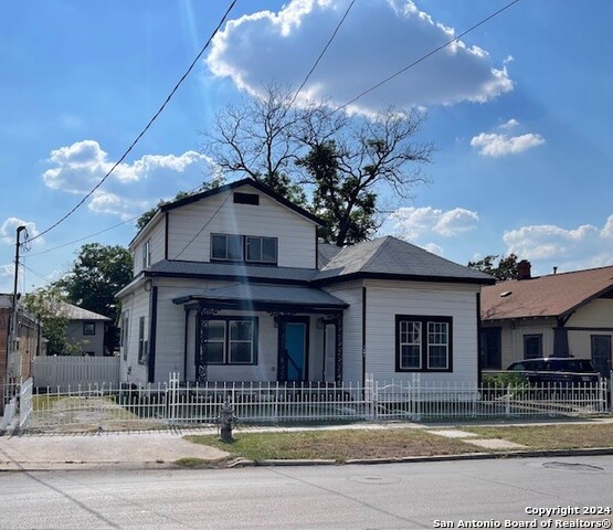 1607 N PINE ST Property Photo 1