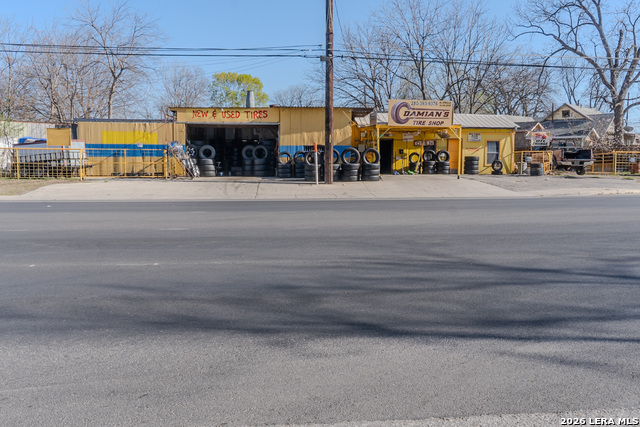 918 New Laredo Property Photo 1