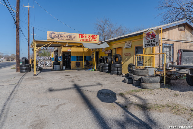 918 New Laredo Property Photo 2