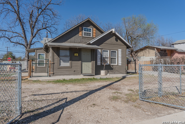 918 New Laredo Property Photo 3