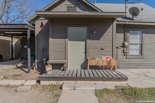 918 New Laredo Property Photo 4