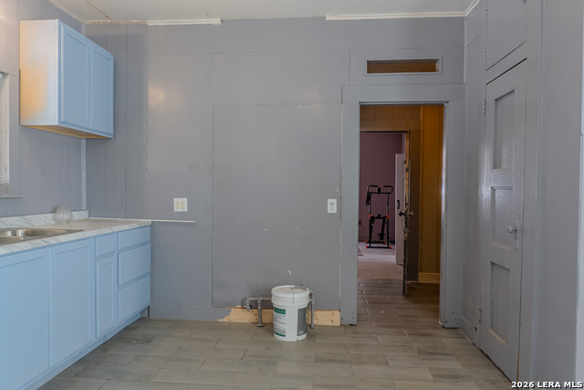 918 New Laredo Property Photo 11