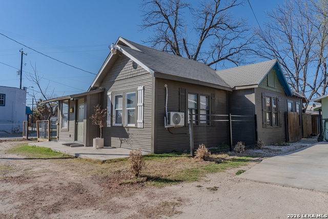 918 New Laredo Property Photo 32