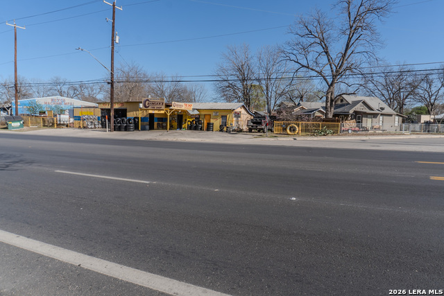 918 New Laredo Property Photo 43