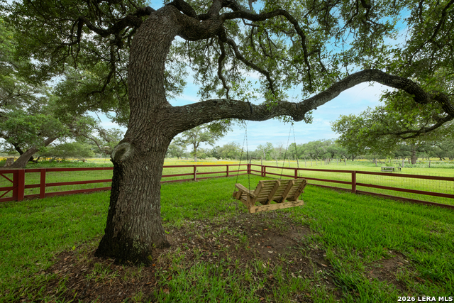 104 Longhorn Rd Property Photo 4