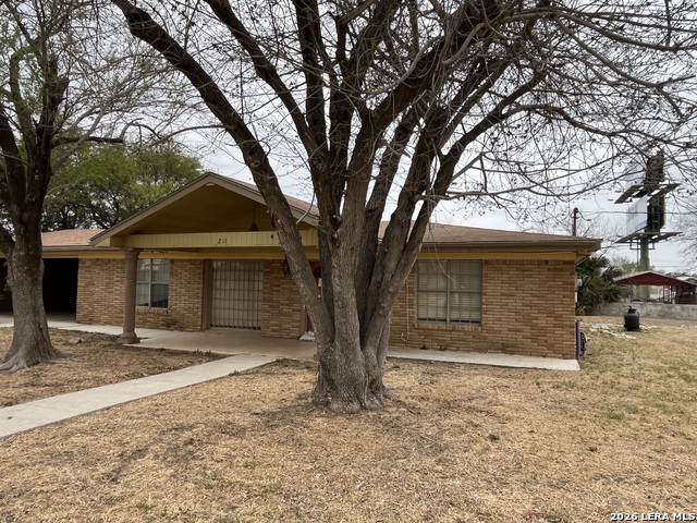 211 E Alamo Property Photo 1