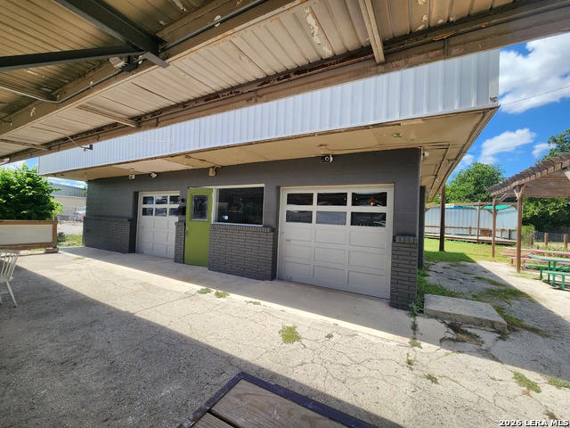 210 Kingsbury Property Photo 2