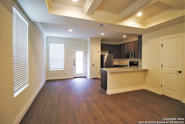 320 Untermaier Property Photo 4