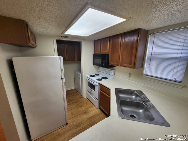 6350 Cambridge Property Photo 4