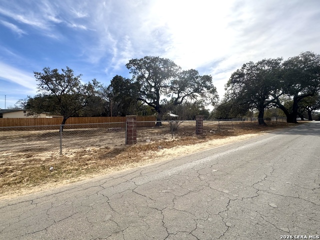 Tbd W Dilley Property Photo 4