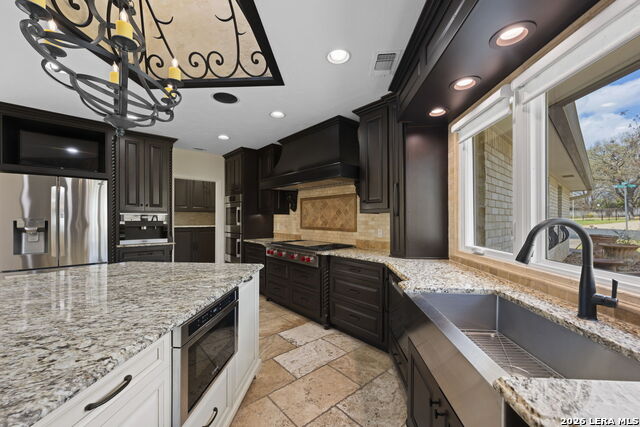 403 Candlelight Property Photo 10