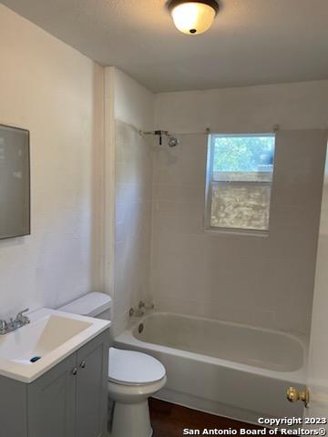 519 Walton Property Photo 8