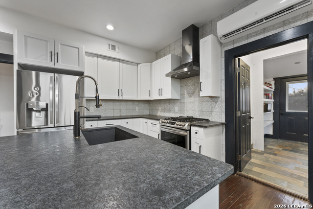 139 E Highland Property Photo 8