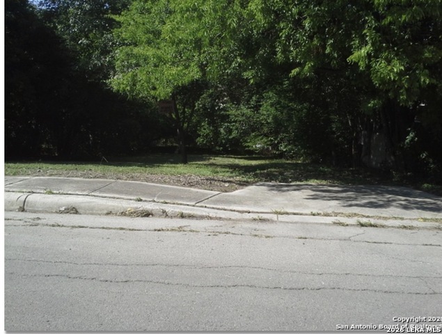 611 Belmont Property Photo 5