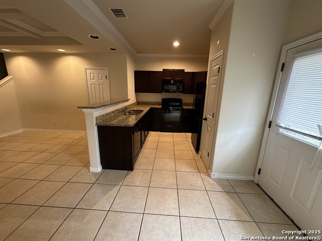 4931 Flipper Dr Property Photo 5