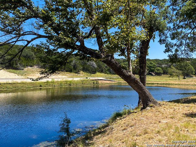 140 Cattlemans Crossing Property Photo 17