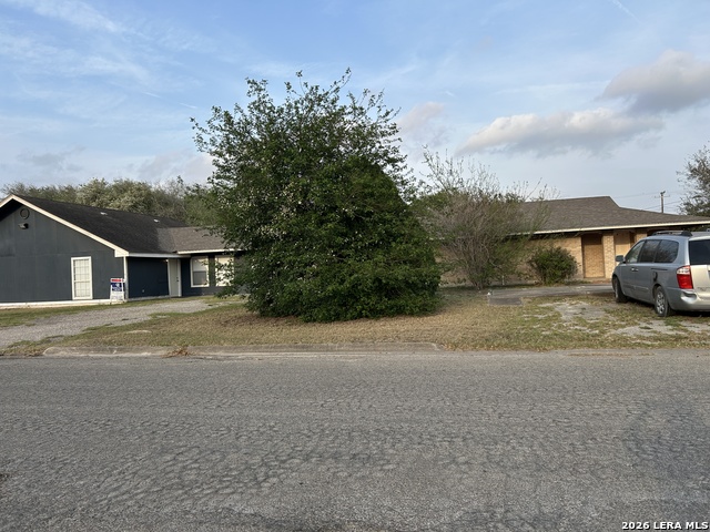 501 E Bowie Property Photo 1