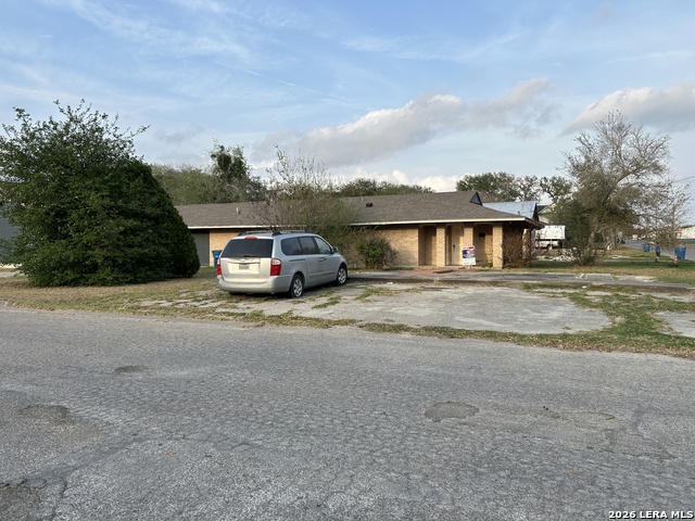 501 E Bowie Property Photo 2