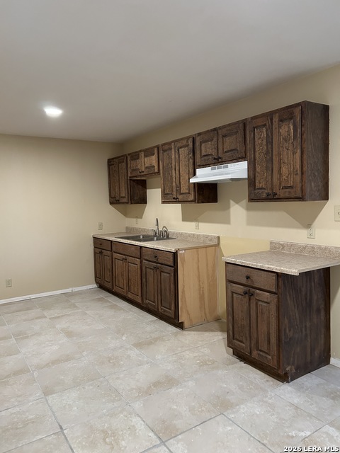 501 E Bowie Property Photo 7