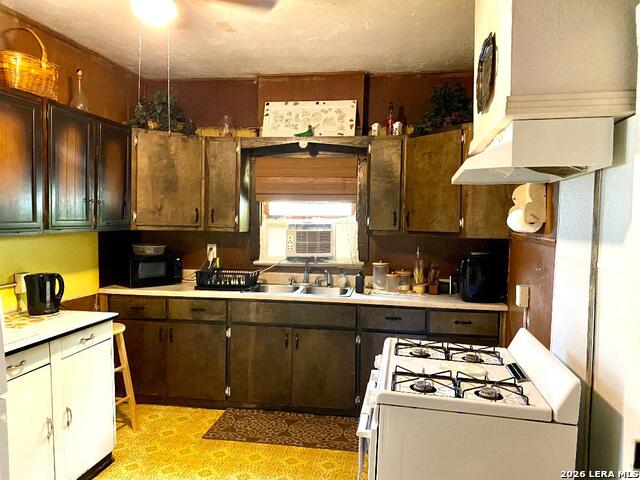 1005 E 13th Property Photo 6