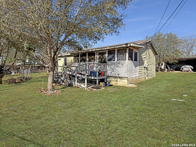 213 E 4th Property Photo 1