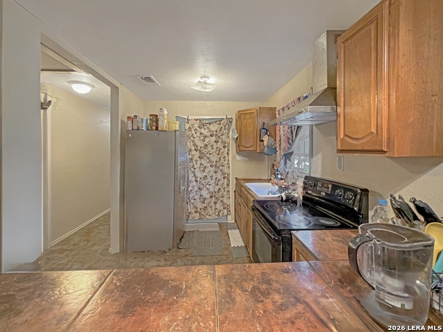 213 E 4th Property Photo 13