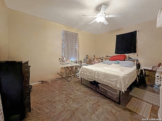 213 E 4th Property Photo 19