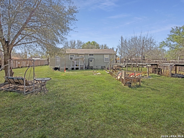 213 E 4th Property Photo 24