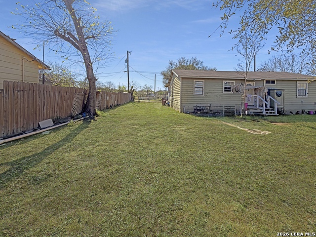 213 E 4th Property Photo 30