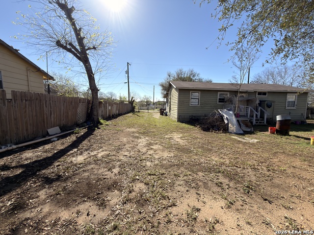 213 E 4th Property Photo 31