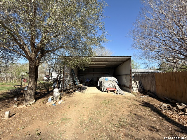 213 E 4th Property Photo 33