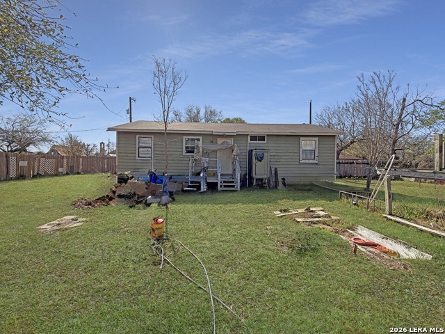 213 E 4th Property Photo 34