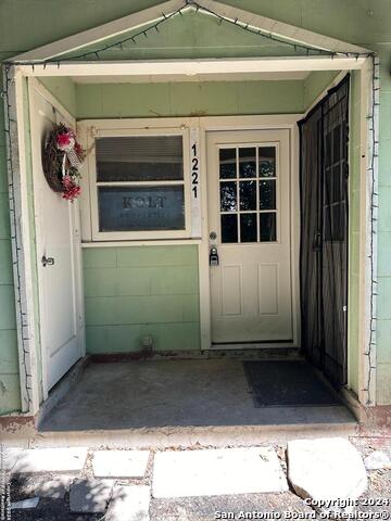 1221 Thorain Property Photo 2