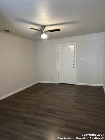 1221 Thorain Property Photo 5