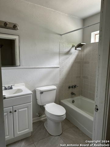 1221 Thorain Property Photo 7