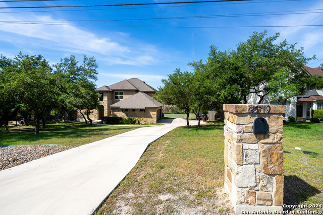 25719 Green River Drive Property Photo 1